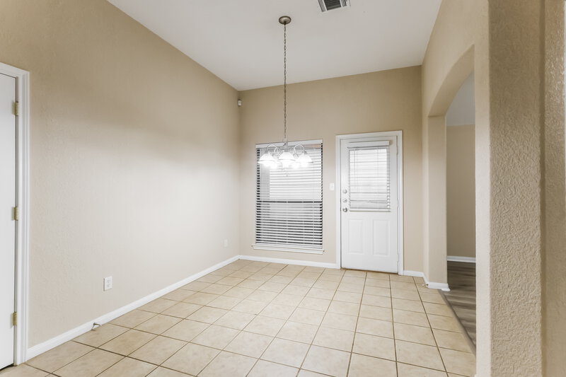 1,450/Mo, 131 Golfview Dr Montgomery, TX 77356 Dining Room View