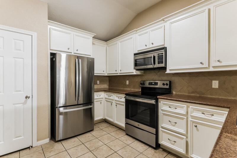 1,450/Mo, 131 Golfview Dr Montgomery, TX 77356 Kitchen View