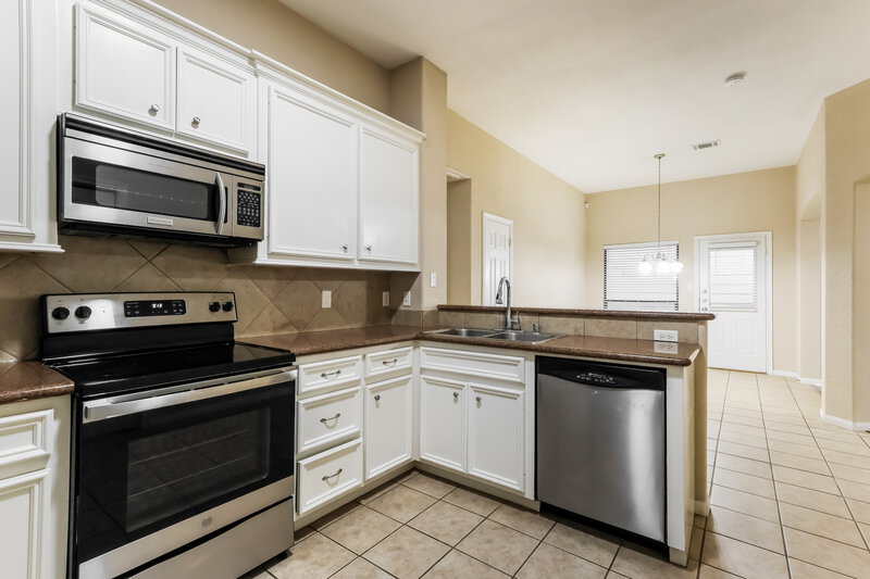 1,450/Mo, 131 Golfview Dr Montgomery, TX 77356 Kitchen View 2