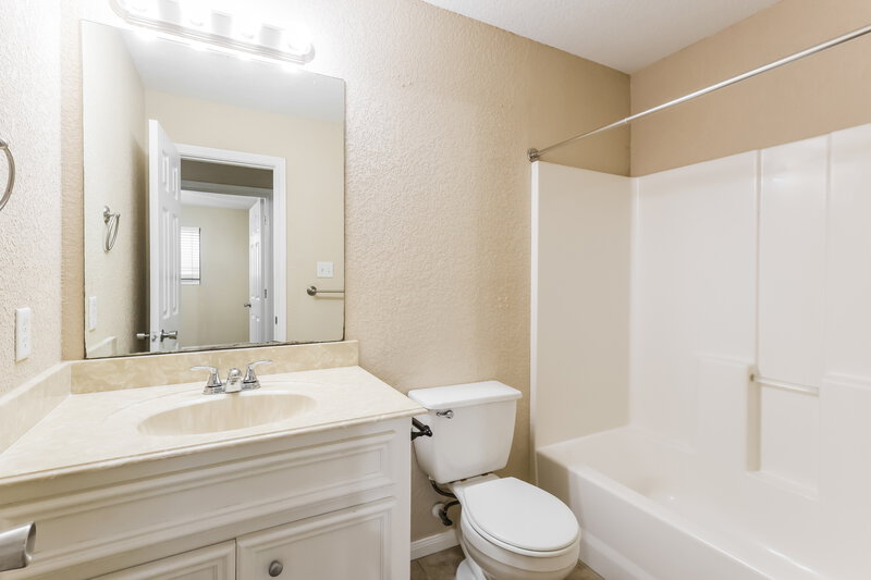 1,450/Mo, 131 Golfview Dr Montgomery, TX 77356 Main Bathroom View