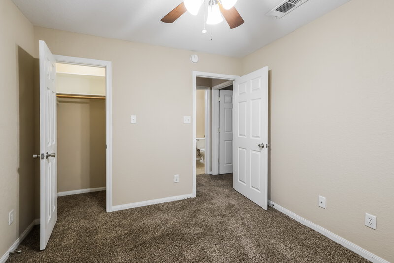 1,450/Mo, 131 Golfview Dr Montgomery, TX 77356 Bedroom View