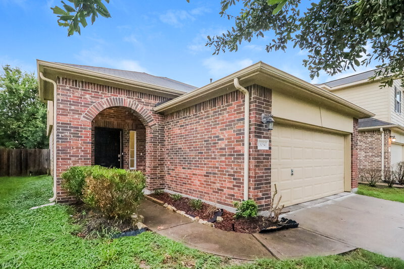 2,040/Mo, 13054 Rose Landing Dr Houston, TX 77070 Front View
