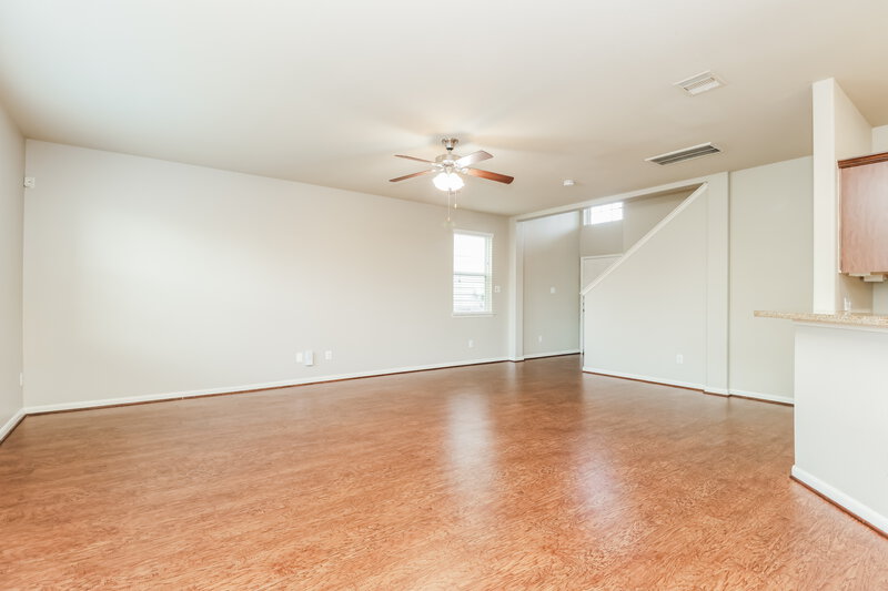 2,200/Mo, 9442 Green Mills Dr Houston, TX 77070 Living Room View 3