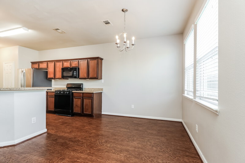 2,200/Mo, 9442 Green Mills Dr Houston, TX 77070 Dining Room View
