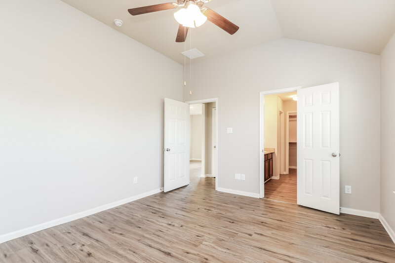 2,200/Mo, 9442 Green Mills Dr Houston, TX 77070 Main Bedroom View
