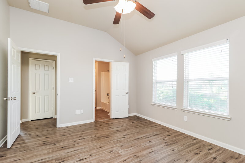 2,200/Mo, 9442 Green Mills Dr Houston, TX 77070 Main Bedroom View 2