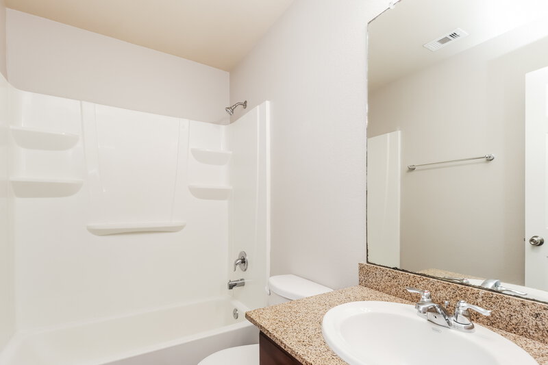 2,200/Mo, 9442 Green Mills Dr Houston, TX 77070 Bathroom View