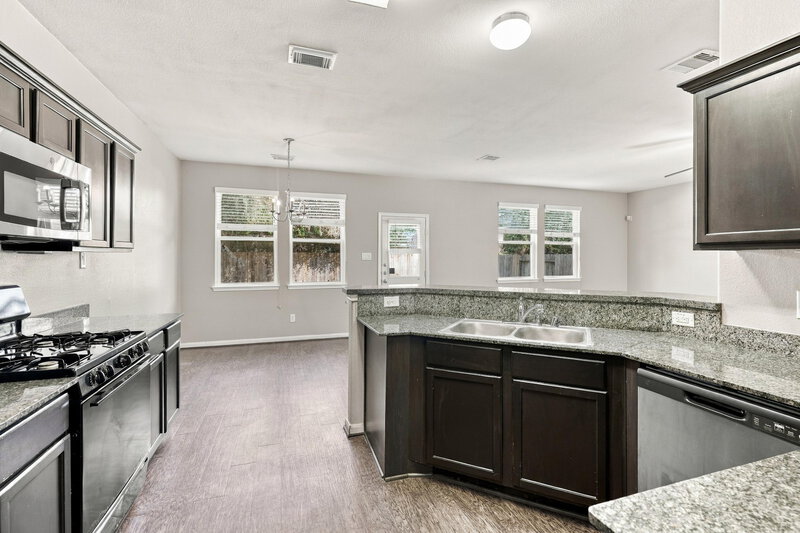 2,040/Mo, 13042 Rose Landing Dr Houston, TX 77070 Kitchen View 2
