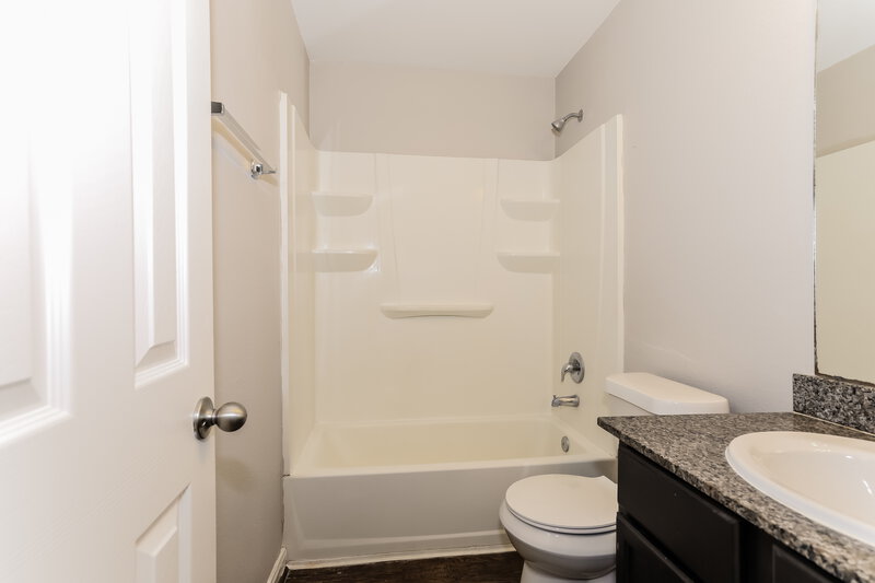 2,140/Mo, 13042 Rose Landing Dr Houston, TX 77070 Bathroom View