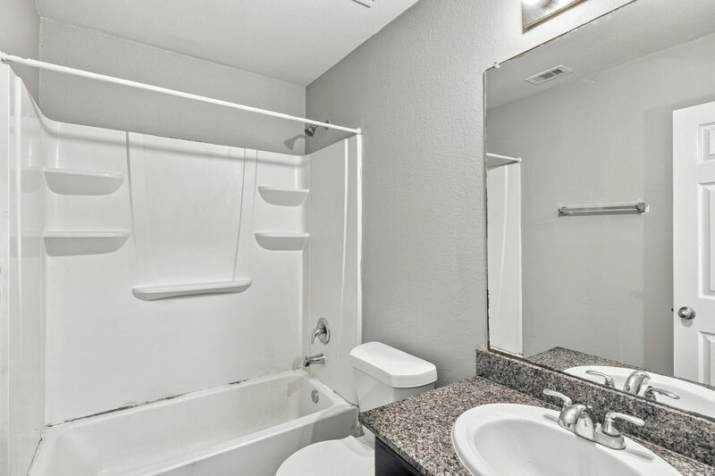 2,040/Mo, 13042 Rose Landing Dr Houston, TX 77070 Bathroom View