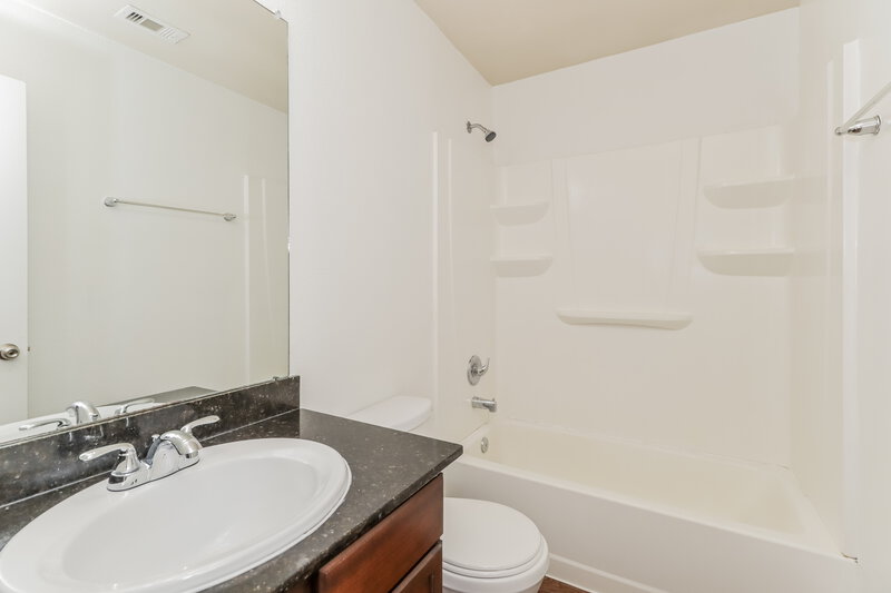 2,170/Mo, 9446 Green Mills Dr Houston, TX 77070 Bathroom View