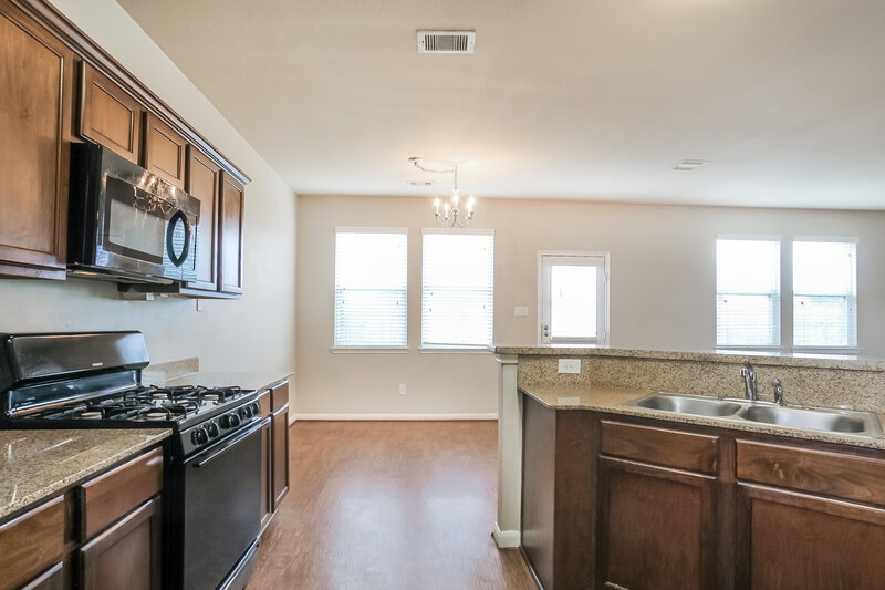 2,095/Mo, 9506 Green Mills Dr Houston, TX 77070 Kitchen View 2