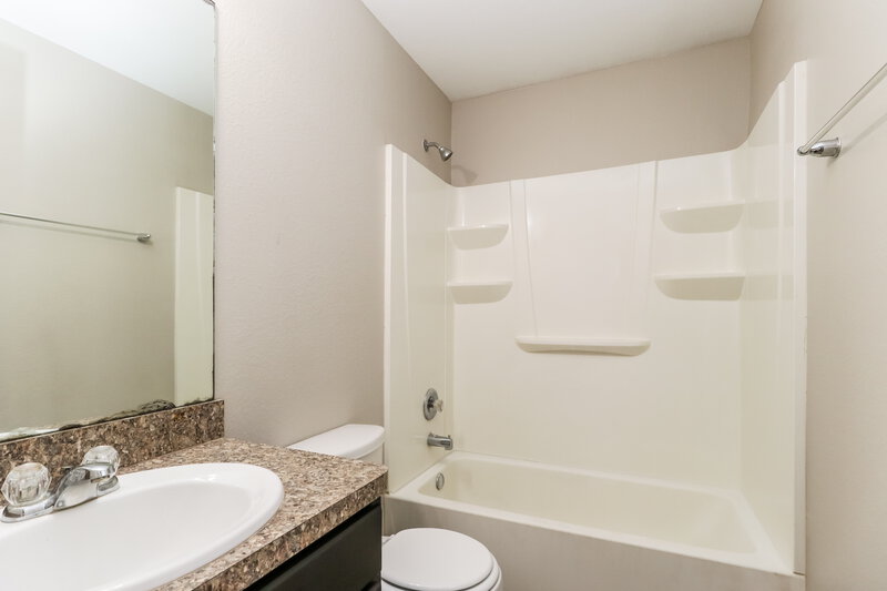 2,030/Mo, 13058 Rose Landing Dr Houston, TX 77070 Bathroom View