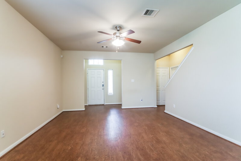 1,980/Mo, 9439 Spring Miller Dr Houston, TX 77070 Living Room View 2