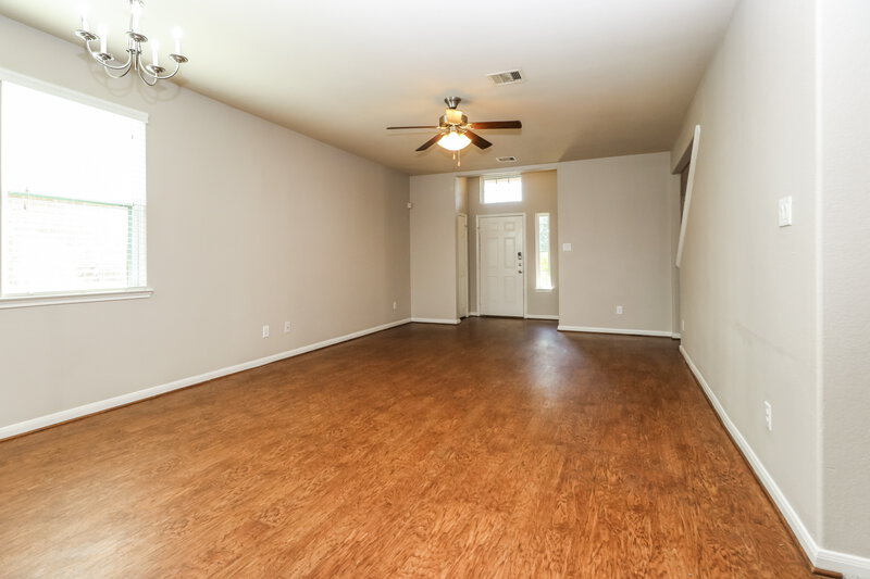 2,050/Mo, 9430 Green Mills Dr Houston, TX 77070 Living Room View 3