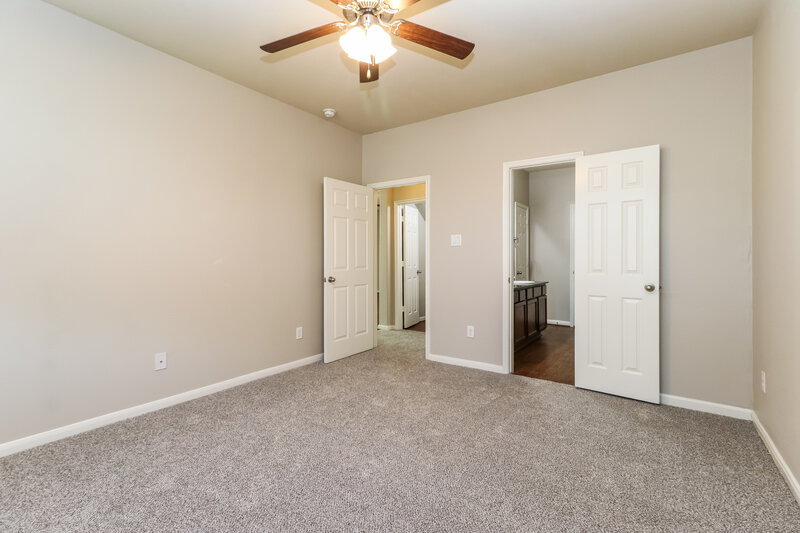 2,050/Mo, 9430 Green Mills Dr Houston, TX 77070 Main Bedroom View 2