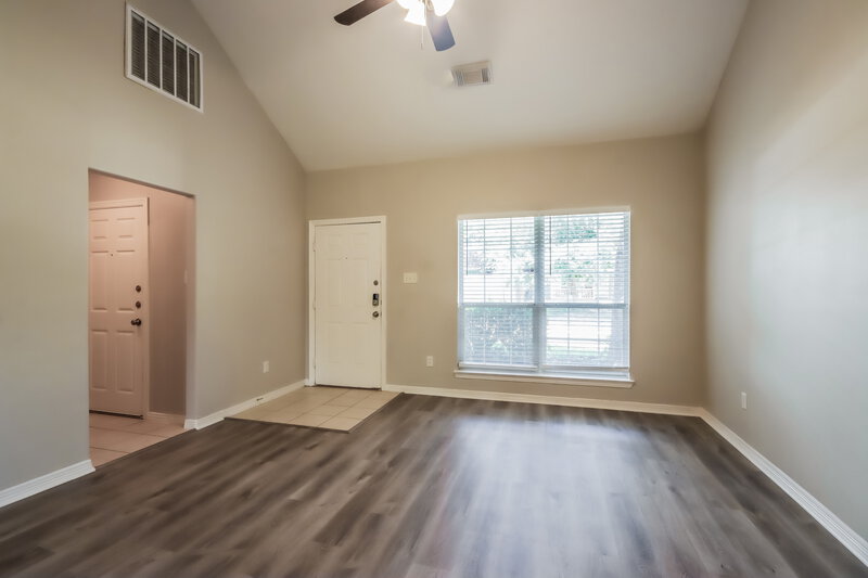 2,060/Mo, 21330 Berry Vine St Tomball, TX 77375 Living Room View