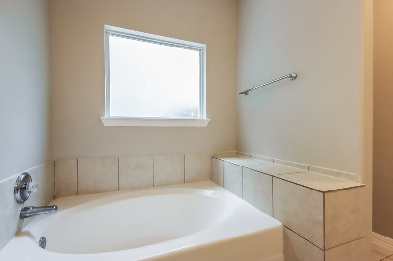 2,060/Mo, 21330 Berry Vine St Tomball, TX 77375 Main Bathroom View 2