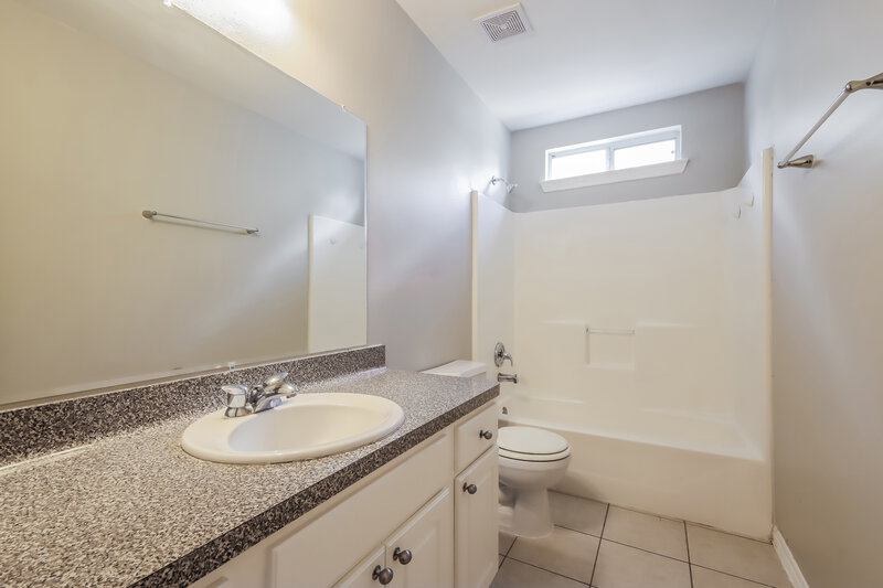 2,060/Mo, 21330 Berry Vine St Tomball, TX 77375 Bathroom View