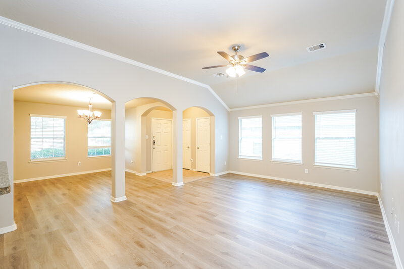1,830/Mo, 1710 Leafhopper Ln Conroe, TX 77301 Living Room View 2