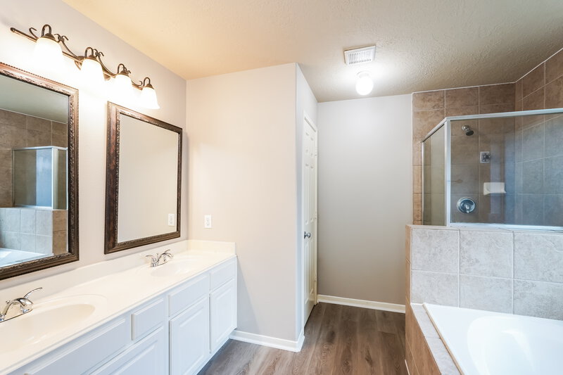 1,830/Mo, 1710 Leafhopper Ln Conroe, TX 77301 Main Bathroom View