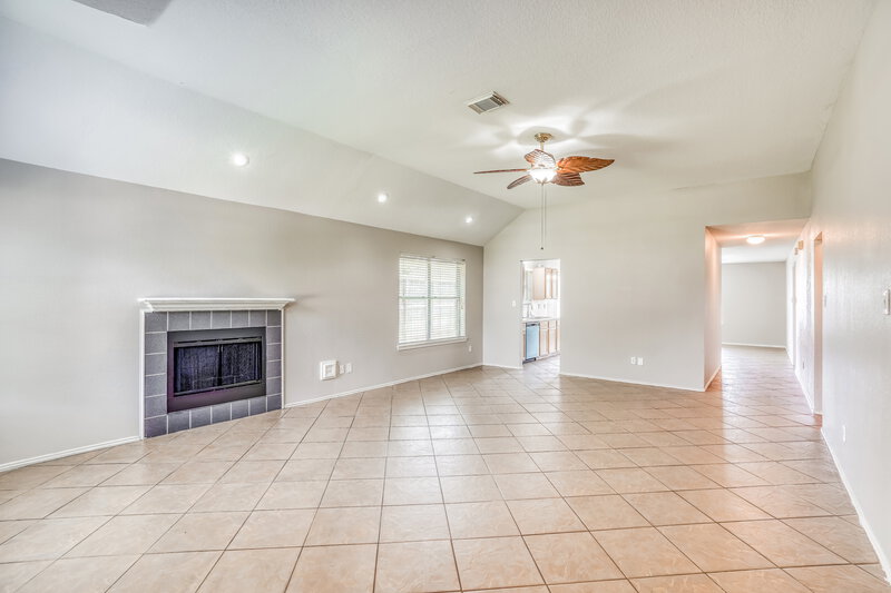 2,135/Mo, 3605 Teal Glen St Pearland, TX 77584 Living Room View