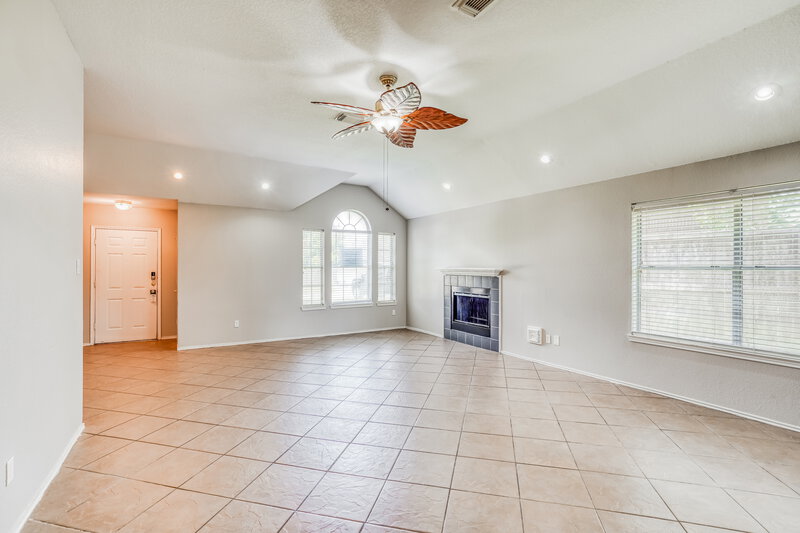 2,135/Mo, 3605 Teal Glen St Pearland, TX 77584 Living Room View 2
