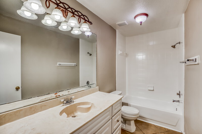 2,135/Mo, 3605 Teal Glen St Pearland, TX 77584 Bathroom View