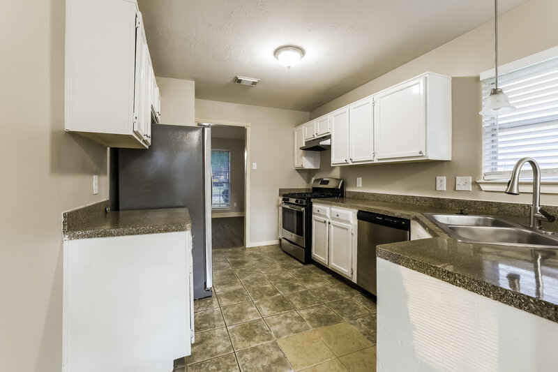1,790/Mo, 18626 Droitwich Dr Humble, TX 77346 Kitchen View