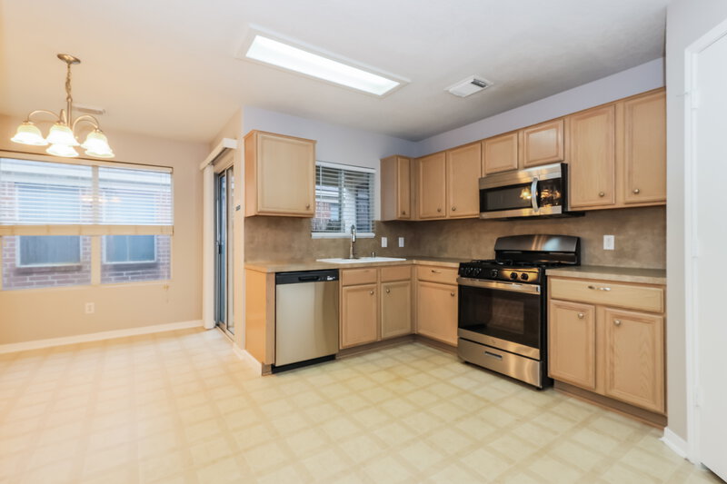 1,805/Mo, 18407 Knob Hill Lake Ln Humble, TX 77346 Kitchen View
