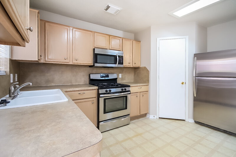 1,825/Mo, 18407 Knob Hill Lake Ln Humble, TX 77346 Kitchen View
