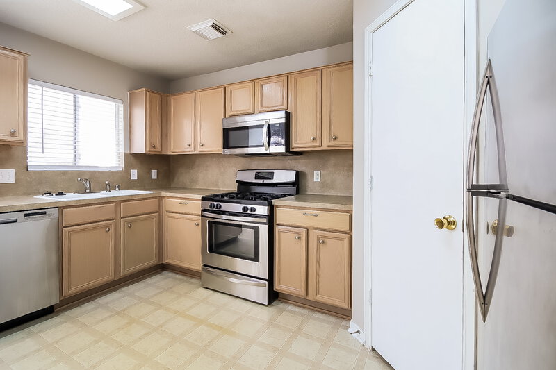 1,825/Mo, 18407 Knob Hill Lake Ln Humble, TX 77346 Kitchen View 2
