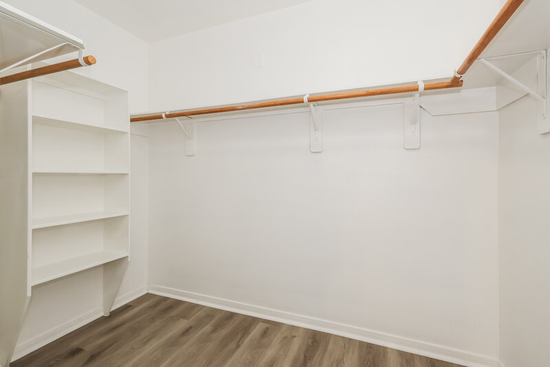 1,805/Mo, 18407 Knob Hill Lake Ln Humble, TX 77346 Walk In Closet View