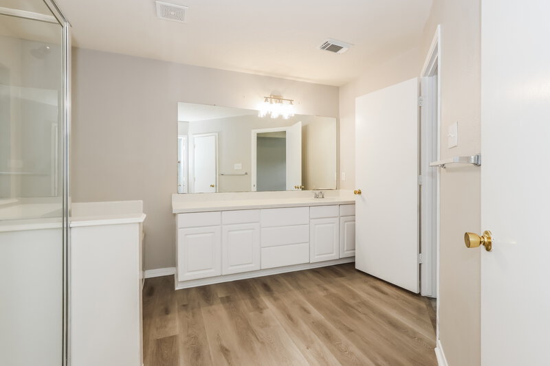 1,805/Mo, 18407 Knob Hill Lake Ln Humble, TX 77346 Main Bathroom View 2