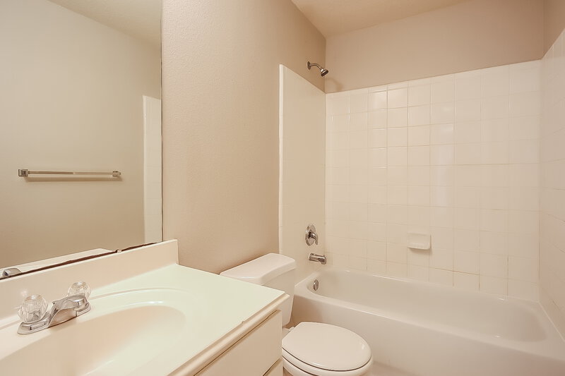 1,825/Mo, 18407 Knob Hill Lake Ln Humble, TX 77346 Bathroom View