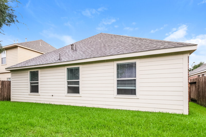 1,805/Mo, 18407 Knob Hill Lake Ln Humble, TX 77346 Rear View