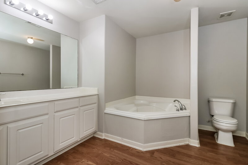 1,940/Mo, 4607 Wheatstone Ct Richmond, TX 77469 Main Bathroom View