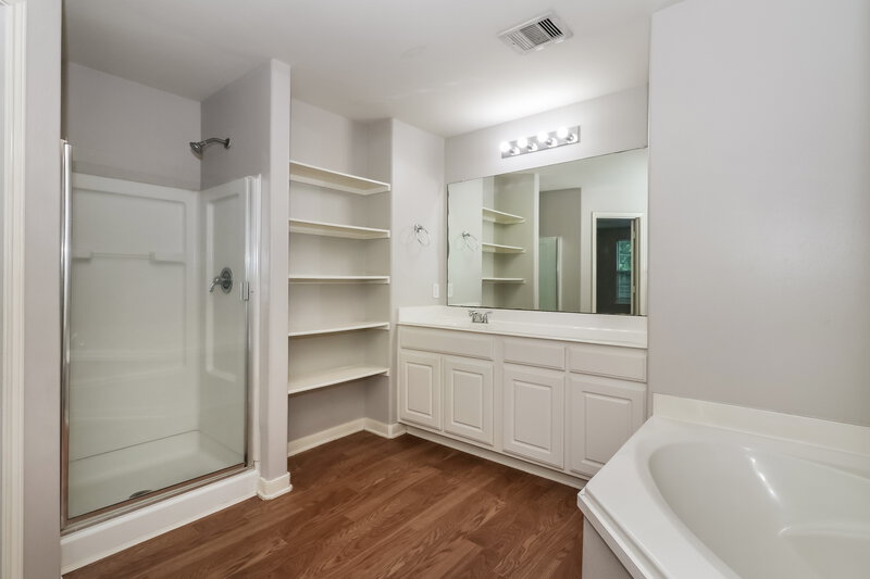 1,940/Mo, 4607 Wheatstone Ct Richmond, TX 77469 Main Bathroom View 2
