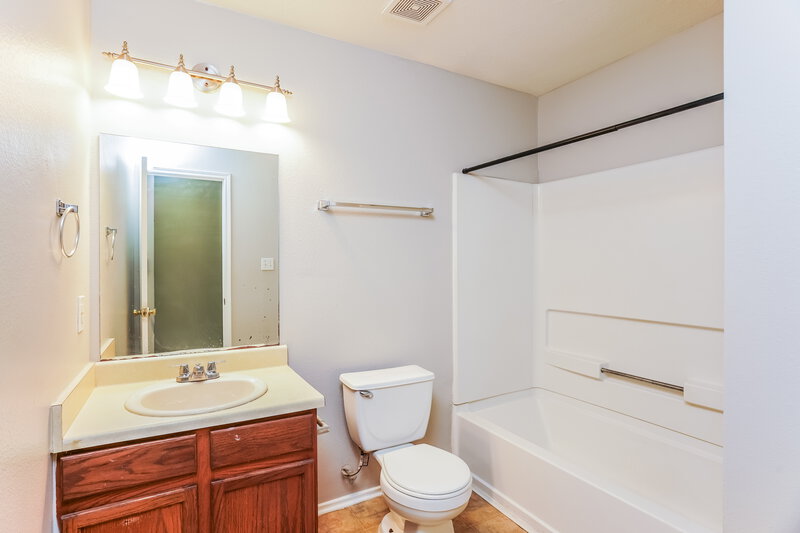 1,775/Mo, 5827 Clerkenwell Dr Houston, TX 77084 Bathroom View