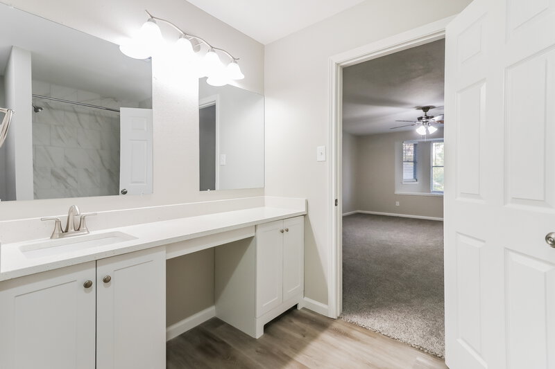 2,390/Mo, 12639 Timbermeadow Dr Houston, TX 77070 Main Bathroom View