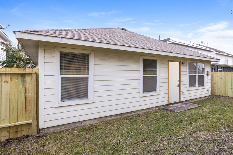 1,760/Mo, 13302 Remme Ridge Ln Houston, TX 77047 Rear View