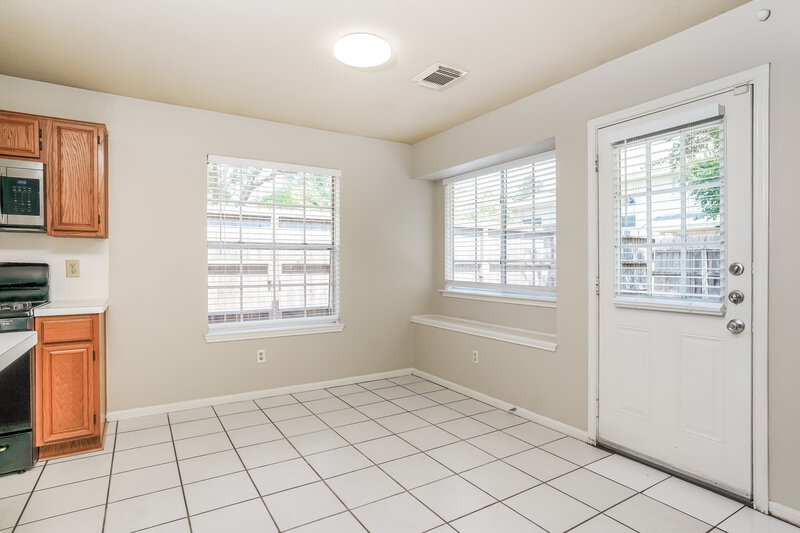2,015/Mo, 19010 Dee Woods Dr Humble, TX 77346 Breakfast Nook View