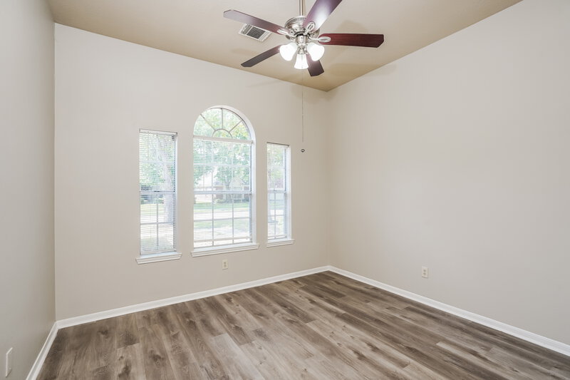 2,015/Mo, 19010 Dee Woods Dr Humble, TX 77346 Main Bedroom View