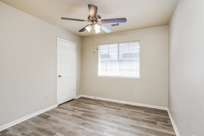 2,015/Mo, 19010 Dee Woods Dr Humble, TX 77346 Main Bedroom View 2