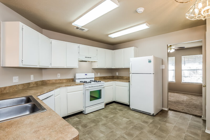 1,880/Mo, 18711 Cleeve Close Humble, TX 77346 Kitchen View 2
