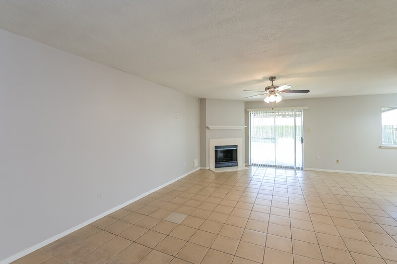 2,050/Mo, 18035 June Forest Dr Humble, TX 77346 Living Room View