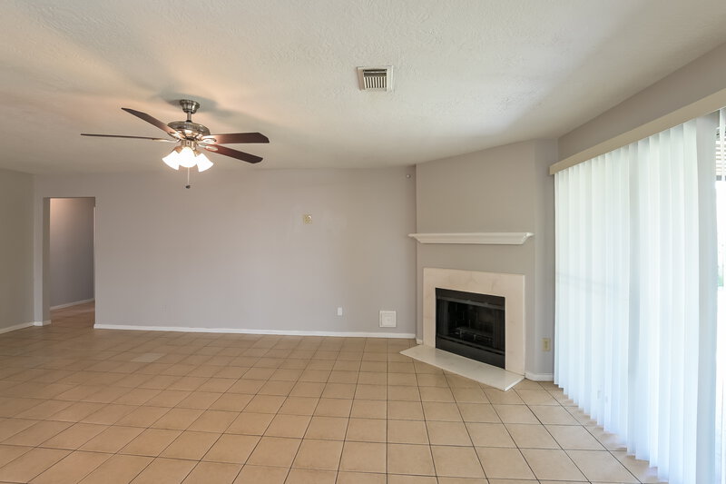2,050/Mo, 18035 June Forest Dr Humble, TX 77346 Living Room View 2
