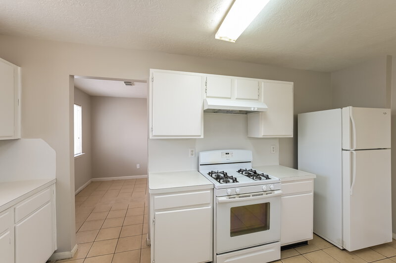 2,050/Mo, 18035 June Forest Dr Humble, TX 77346 Kitchen View 2