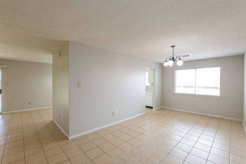 2,050/Mo, 18035 June Forest Dr Humble, TX 77346 Family Room View