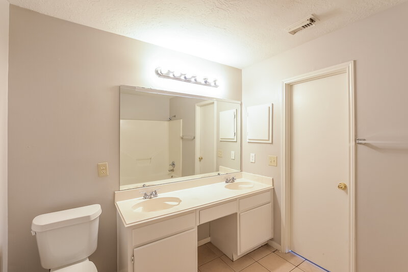 2,050/Mo, 18035 June Forest Dr Humble, TX 77346 Bathroom View